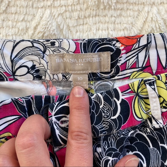 Banana Republic Patterned Shorts - Picture 3 of 11